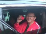 Pakai Jaket Merah, Ahok Resmi Jadi Kader PDIP