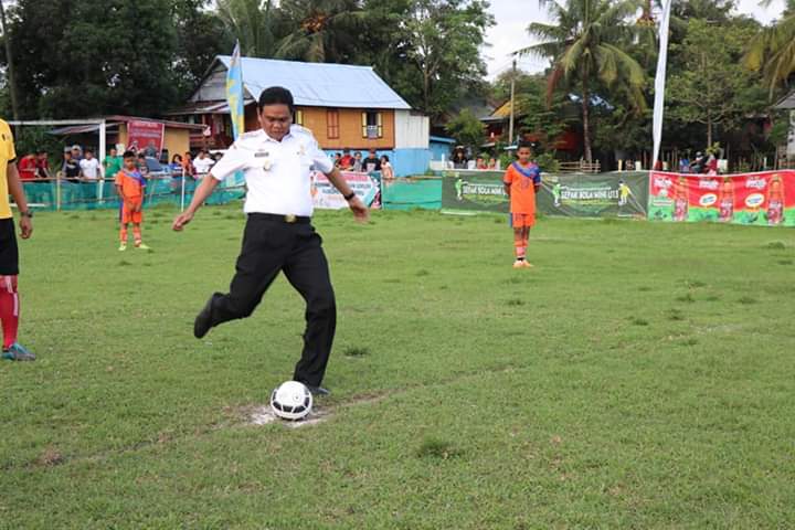 Bupati Resmi Membuka Pertandingan Sepak Bola Mini U13 Mangkoso Cup 2019
