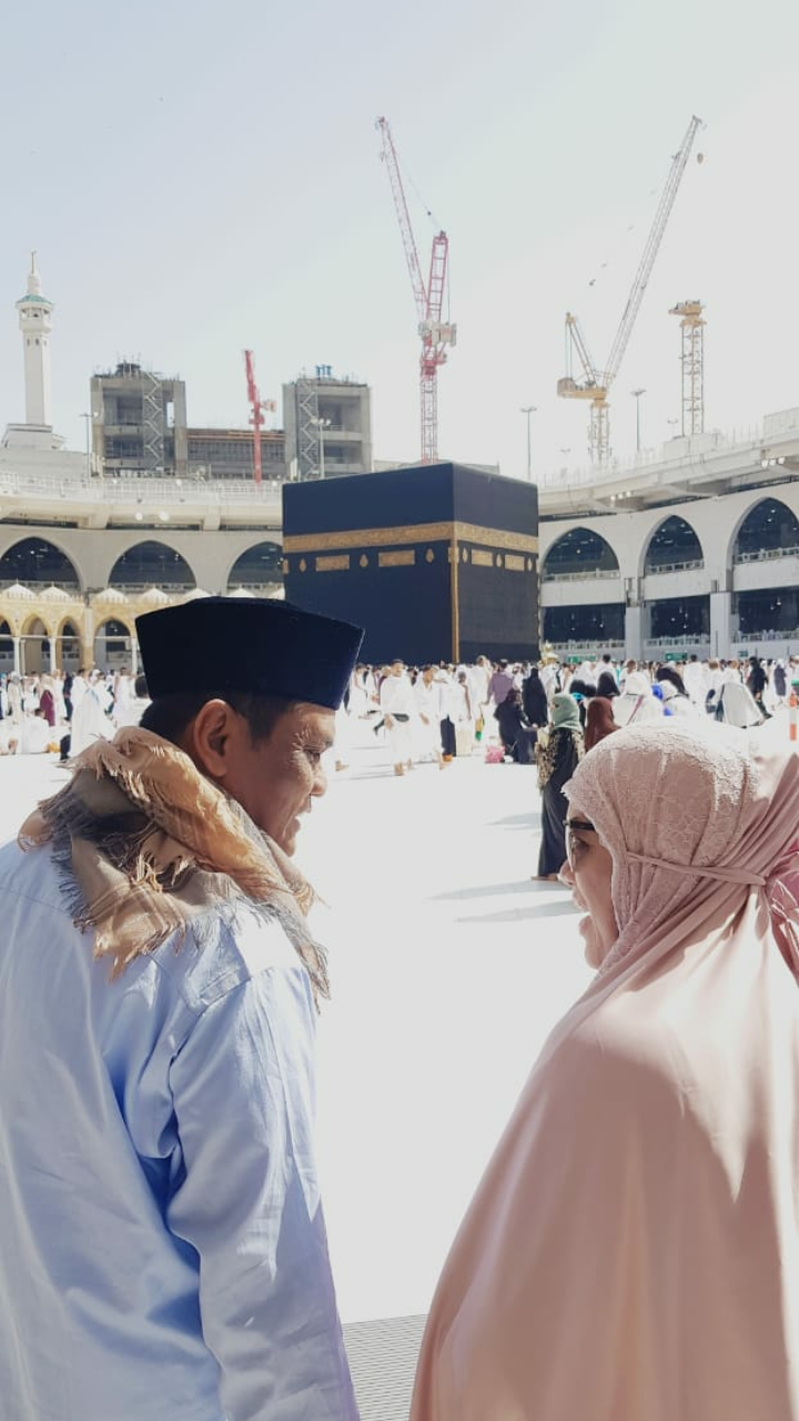Ini Pesan Bupati Barru Suardi Saleh, Saat Berada di Mekka Umroh Bersama Istri