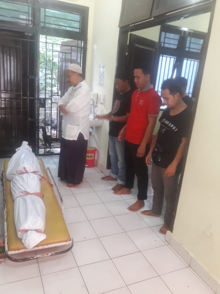 Dinas sosial Kota Makassar Kebumikan Jenazah Orang Terlantar