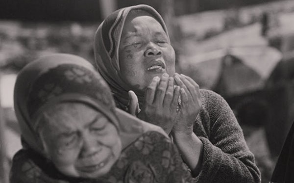 Mampu Ubah Takdir Sang Anak, Ini Kedahsyatan Doa Ibu