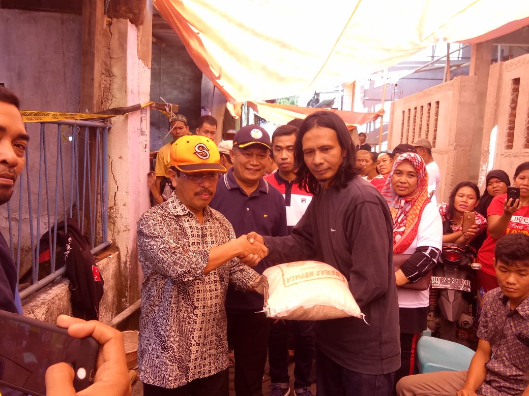 Sekda Kota Makassar Serahkan Bantuan untuk Korban Kebakaran di Kaluku Bodoa