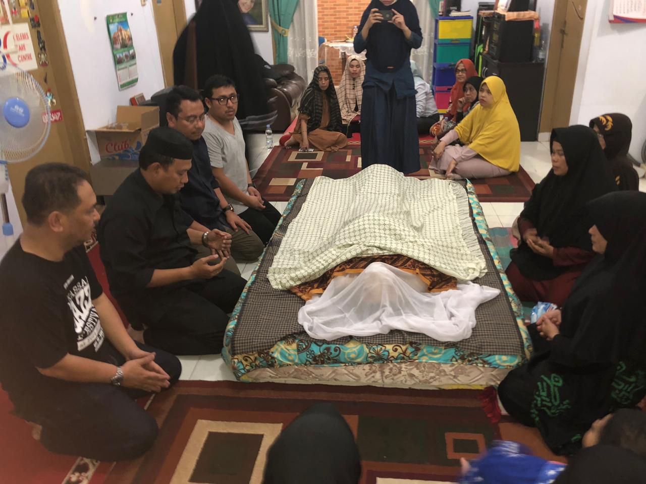 Iqbal Suhaeb Melayat ke Rumah Duka Almarhum Hidayat Nahwi Rasul