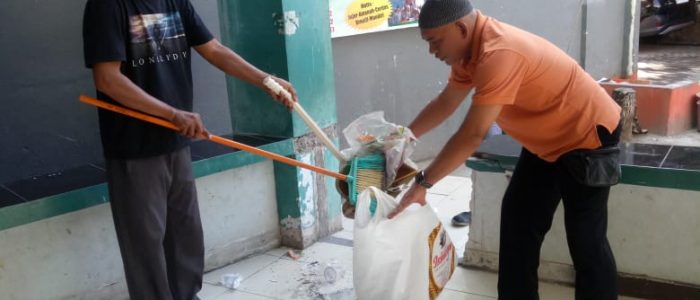 Kebersihan Sebagian dari Iman, Camat Syahruddin Rutin Laksanakan “GEMA Jumat Bersih