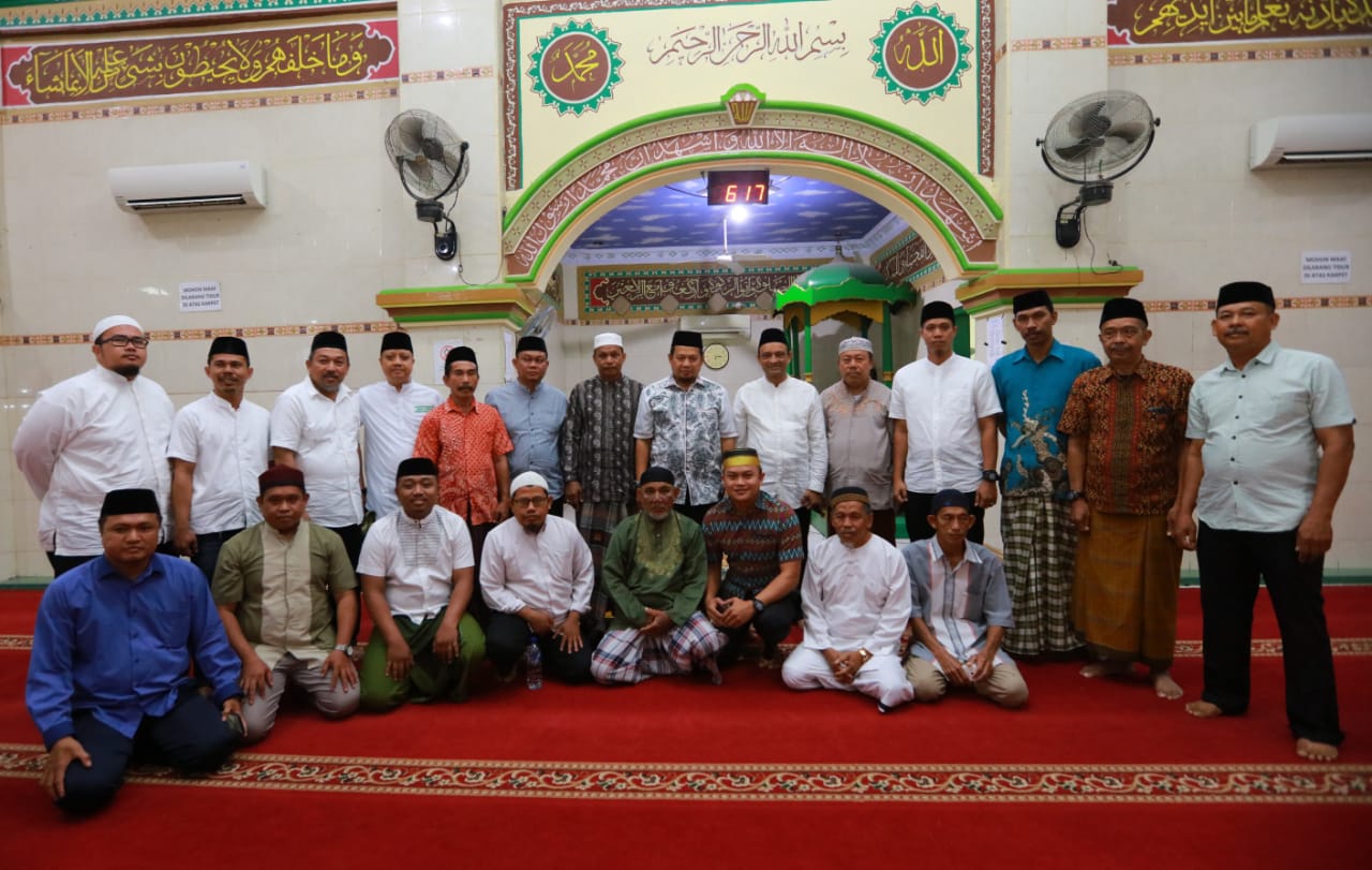 Pekan ke Tiga Jumat Ibadah, Pj Wali Kota Iqbal Shalat Subuh Berjamaah di Masjid Nurul Sya’ban
