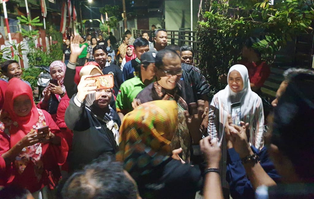 Hadiri Pesta Rakyat, Danny Pomanto Jadi Rebutan Warga Bara-Baraya Utara