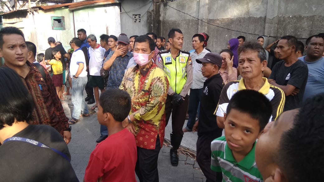 Iqbal Turun Langsung Saksikan Proses Pemadaman Kebakaran di Jalan Harimau