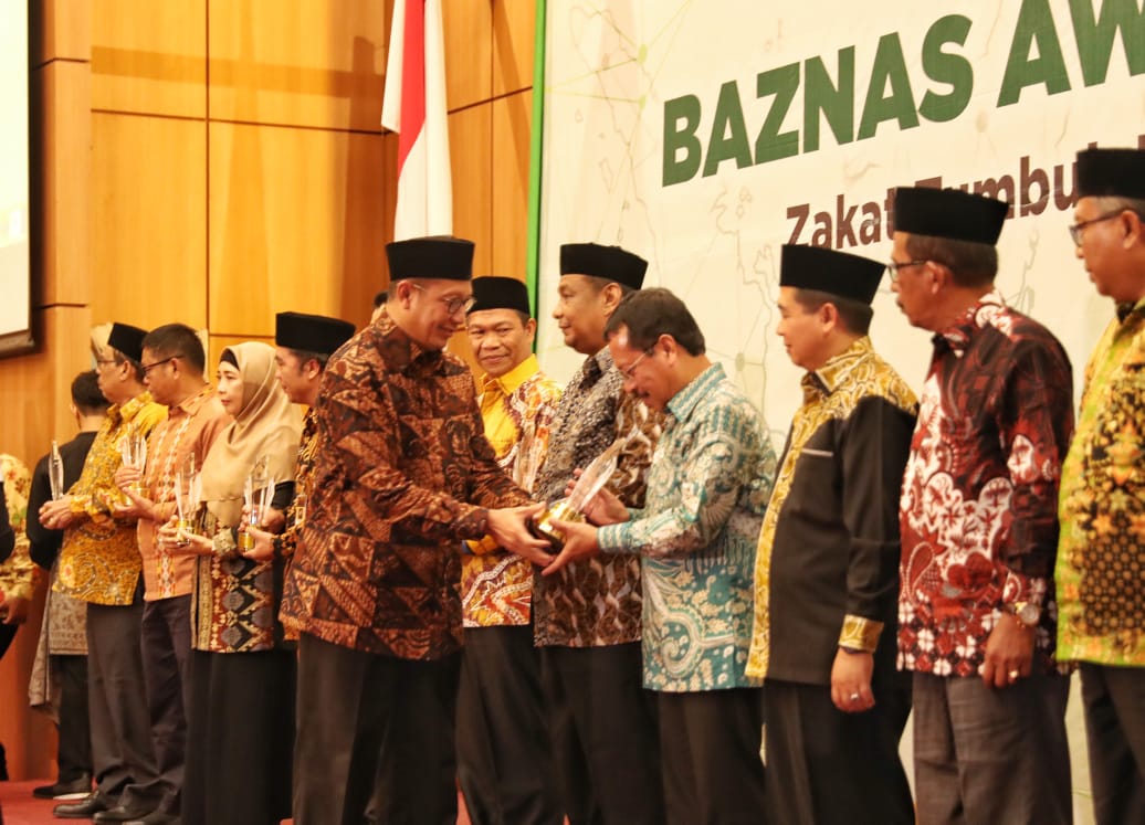 Sekda Kota Makassar Raih Baznas Award 2019