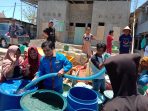 Dampak Kemarau Panjang KNPI, Pemuda Pancasila, BKPRMI dan YBM BRI Maros Lakukan Pendistribusian Air Bersih