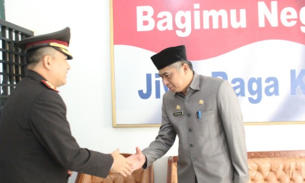 Pj Sekda Barru Hadiri HUT TNI di Parepare