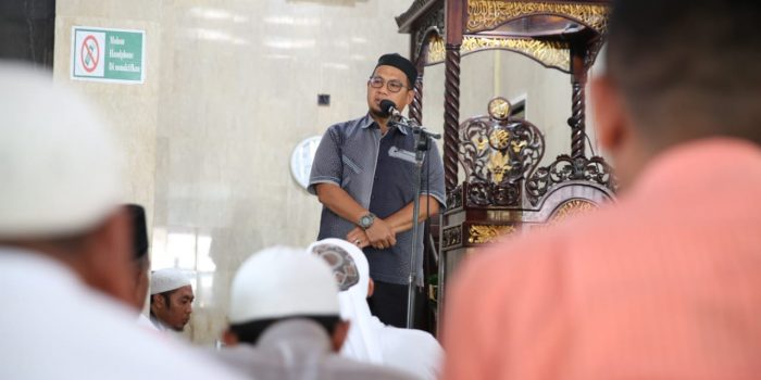 Shalat Jumat di Masjid Muhajirin, Iqbal Suhaeb Ingatkan Jaga Akhlak