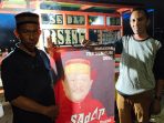 Persatuan Pedagang Pisang Epe Pantai Losari Sukarela Sumbang Ratusan Baliho untuk Sadap