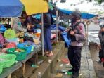 Brimob Yon C Himbau Warga Pasar Terapkan Protokol Kesehatan