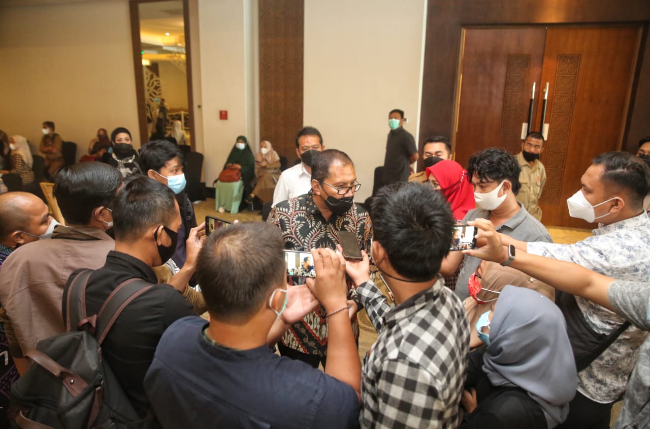 Beri Teladan ke Warga, Walikota Makassar Danny Pomanto Siap Gunakan Ojol 