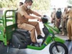 Wabup Coba Kendarai Motor Sampah Bantuan KSP Berkat