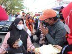 Ajak Warga Perangi Covid, Walikota Makassar Bagikan 7.600 Masker
